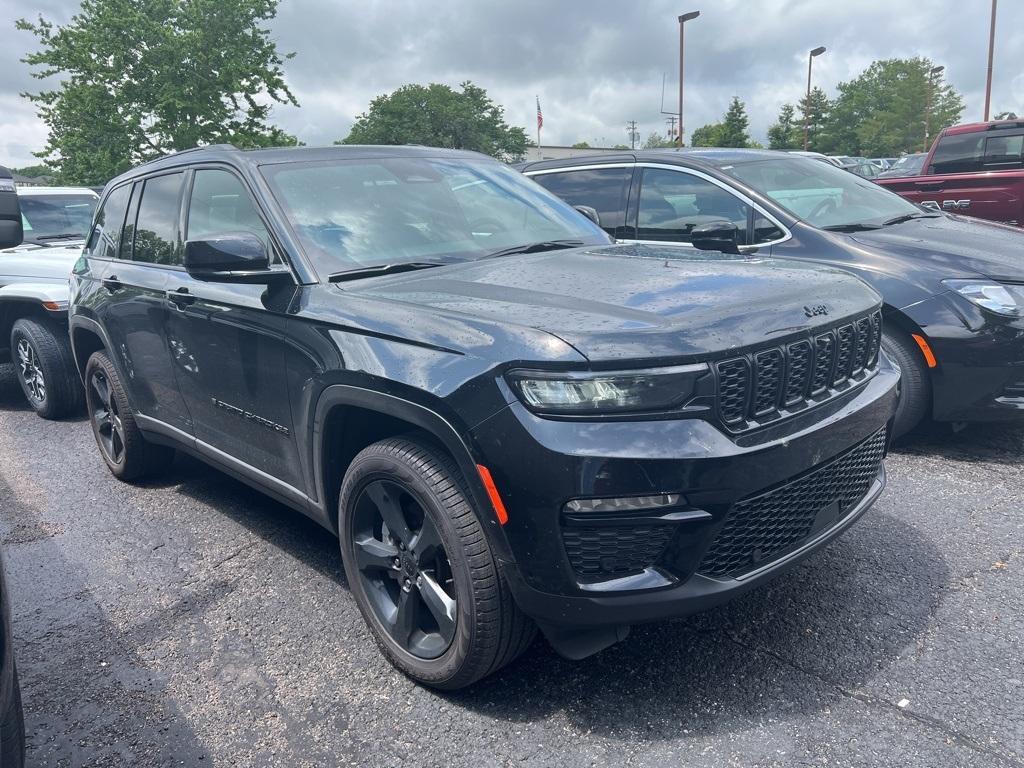 new 2025 Jeep Grand Cherokee car, priced at $43,250