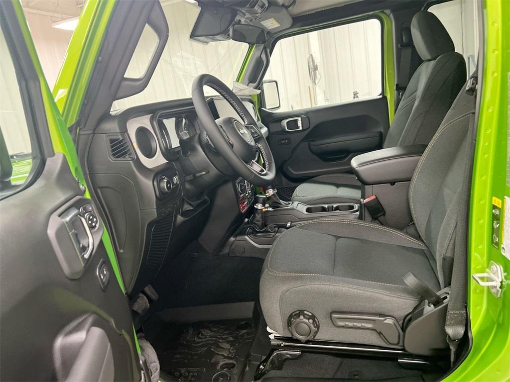 new 2025 Jeep Wrangler car, priced at $51,557