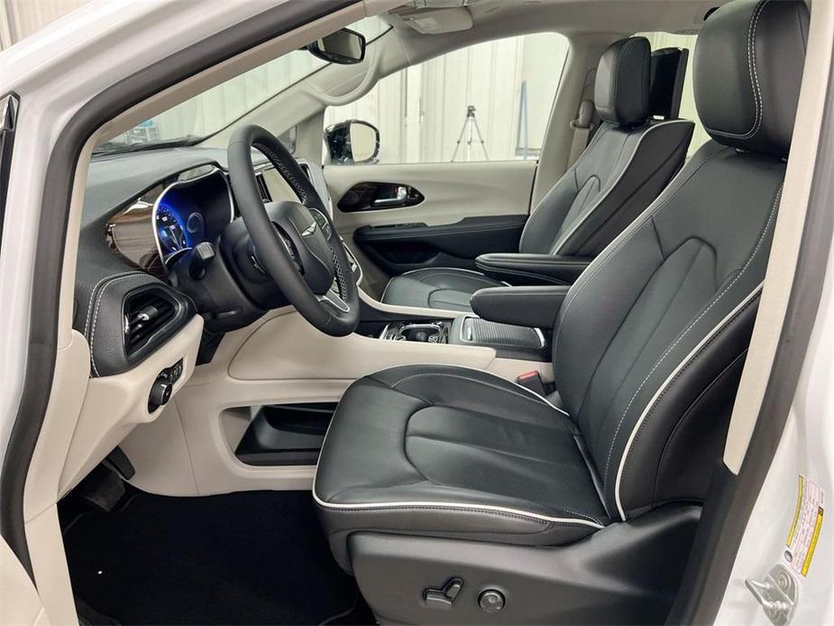 new 2024 Chrysler Pacifica car, priced at $51,737