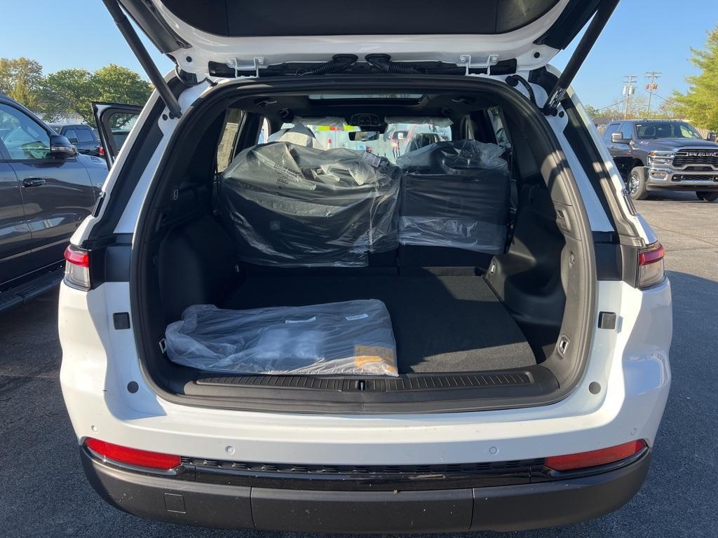 new 2025 Jeep Grand Cherokee car, priced at $45,562