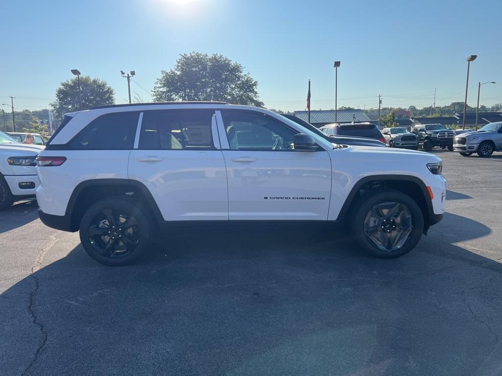 new 2025 Jeep Grand Cherokee car, priced at $45,562