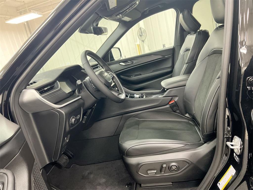 new 2025 Jeep Grand Cherokee L car, priced at $43,596