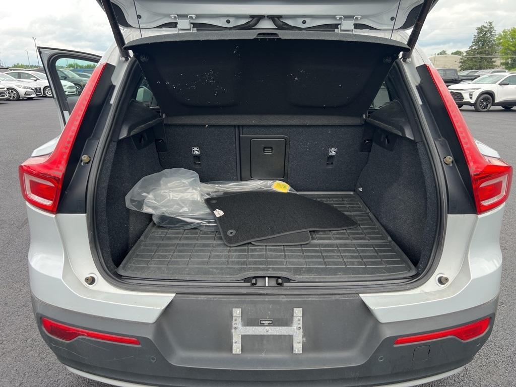 used 2021 Volvo XC40 car, priced at $21,587