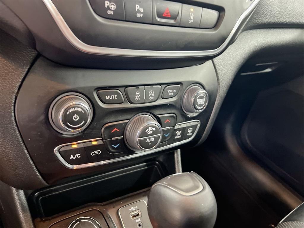 used 2023 Jeep Cherokee car, priced at $22,987