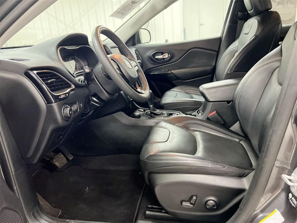 used 2023 Jeep Cherokee car, priced at $22,987