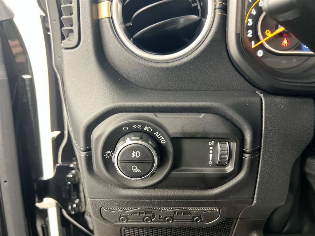 new 2025 Jeep Gladiator car, priced at $41,224