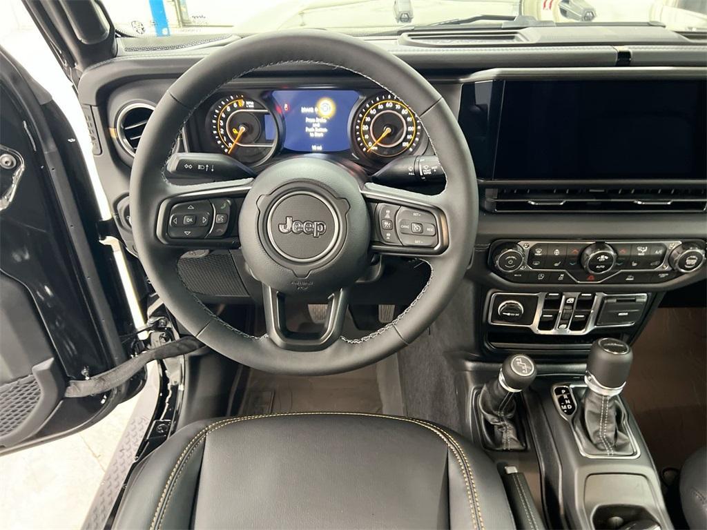 new 2025 Jeep Gladiator car, priced at $41,224