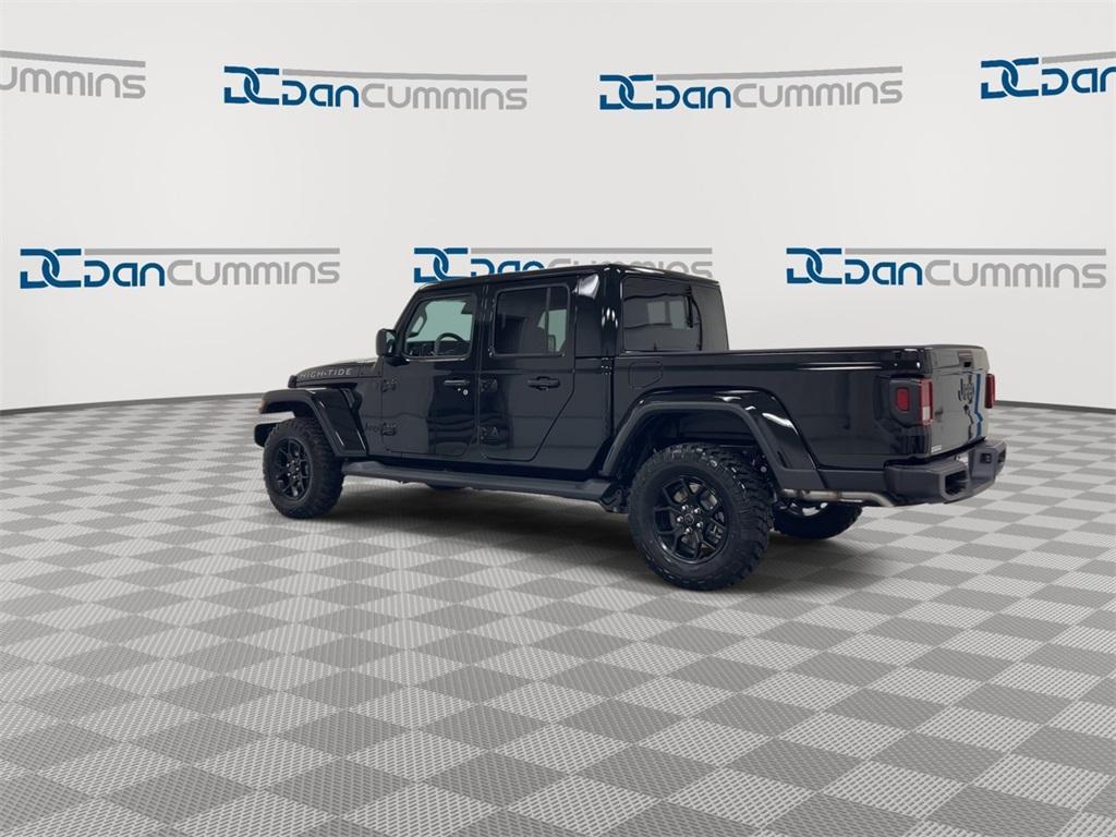 new 2025 Jeep Gladiator car, priced at $41,224