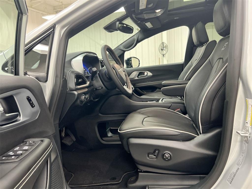 new 2026 Chrysler Pacifica car, priced at $49,448