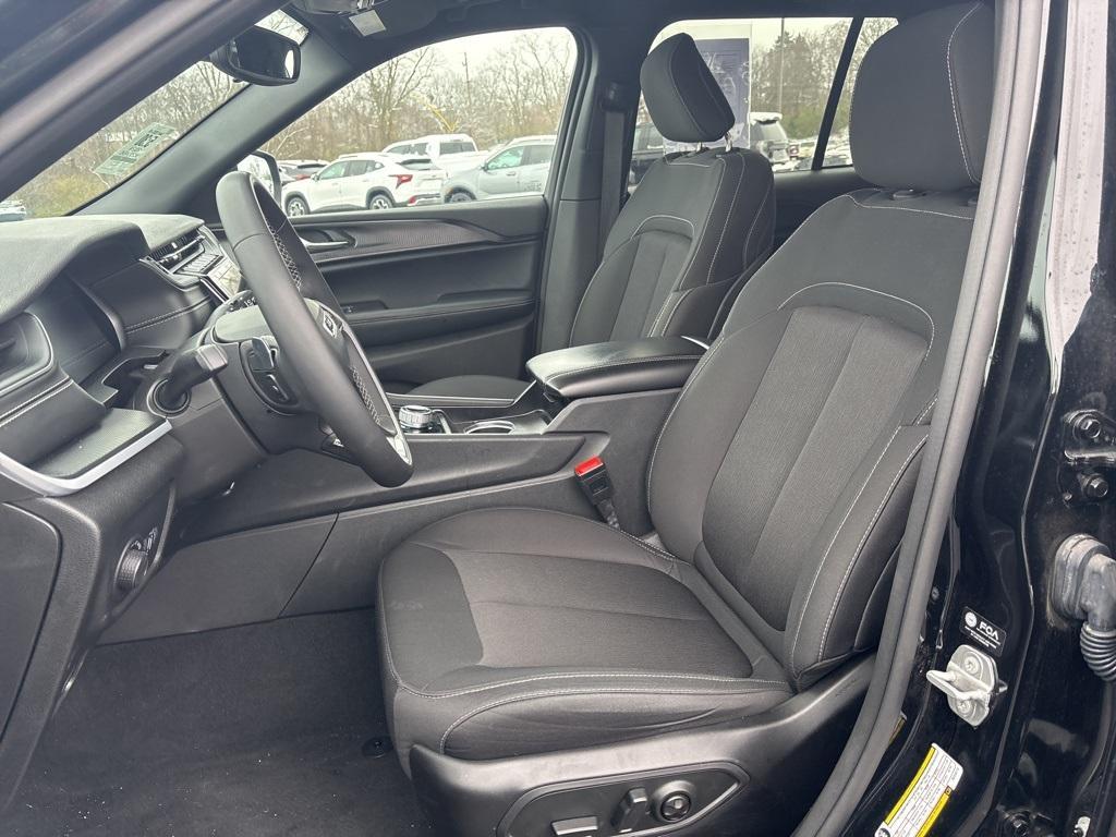 used 2024 Jeep Grand Cherokee car, priced at $30,987