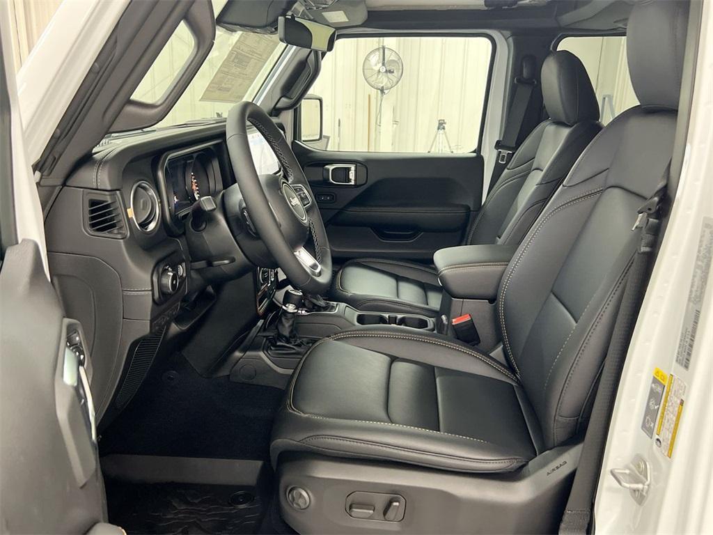 new 2025 Jeep Wrangler car, priced at $51,054