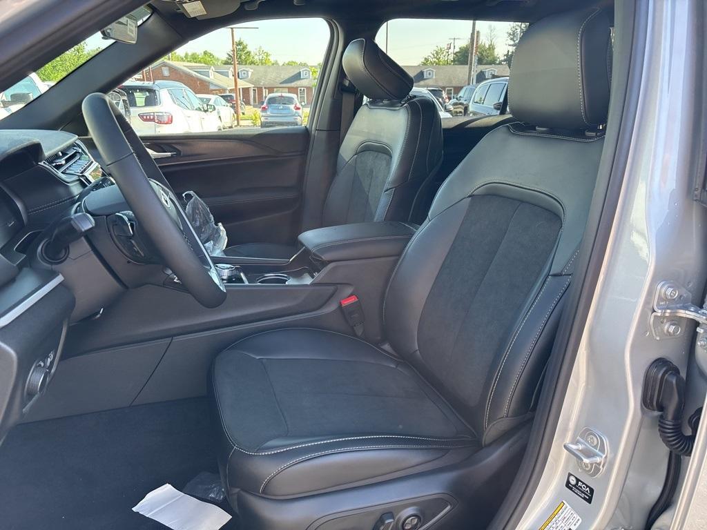new 2025 Jeep Grand Cherokee L car, priced at $43,615