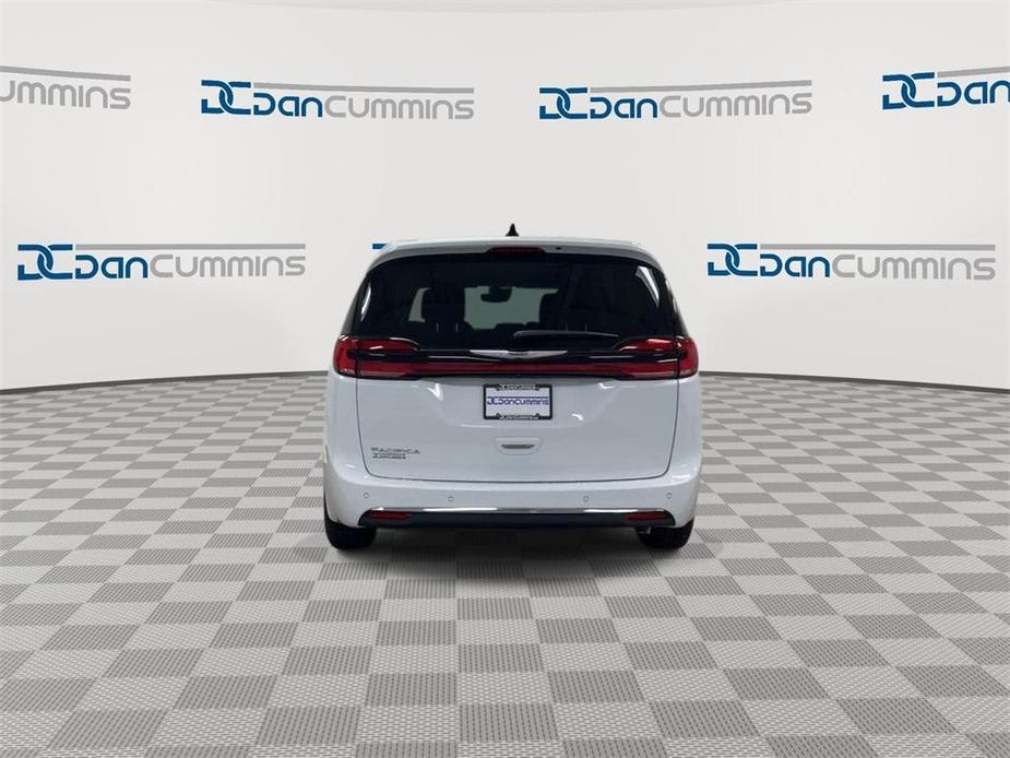 new 2024 Chrysler Pacifica car, priced at $45,587