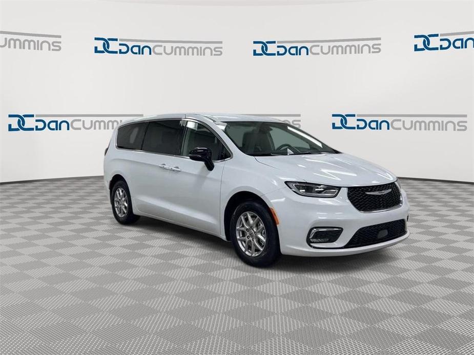 new 2024 Chrysler Pacifica car, priced at $45,587