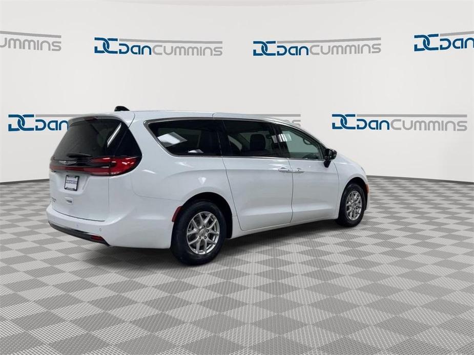 new 2024 Chrysler Pacifica car, priced at $43,237