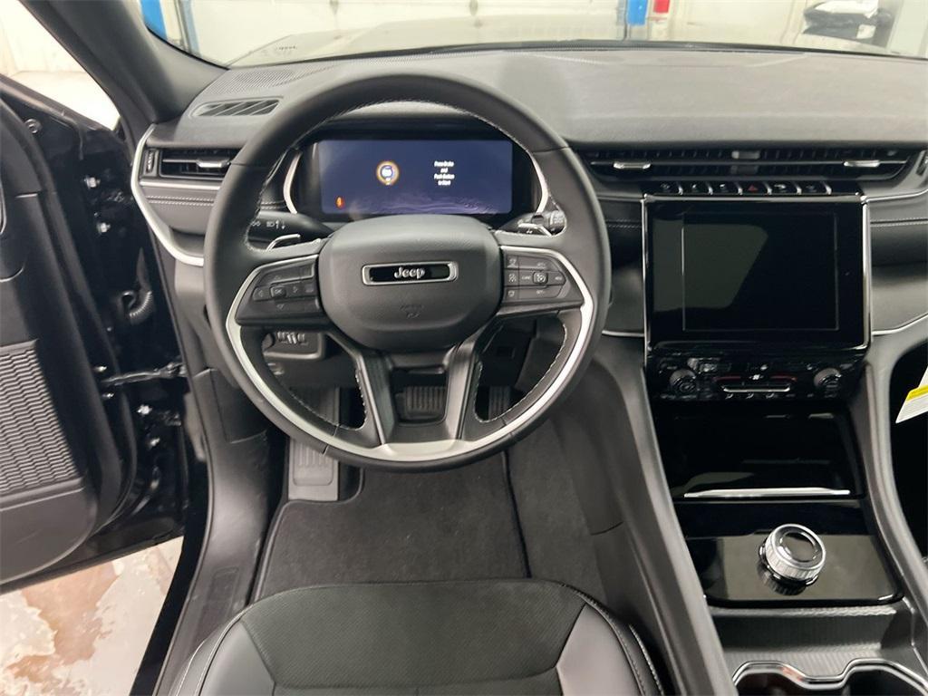 new 2025 Jeep Grand Cherokee car, priced at $39,941