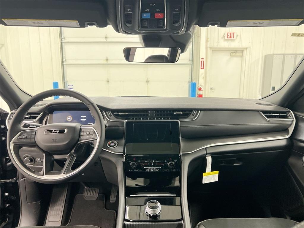 new 2025 Jeep Grand Cherokee car, priced at $39,941