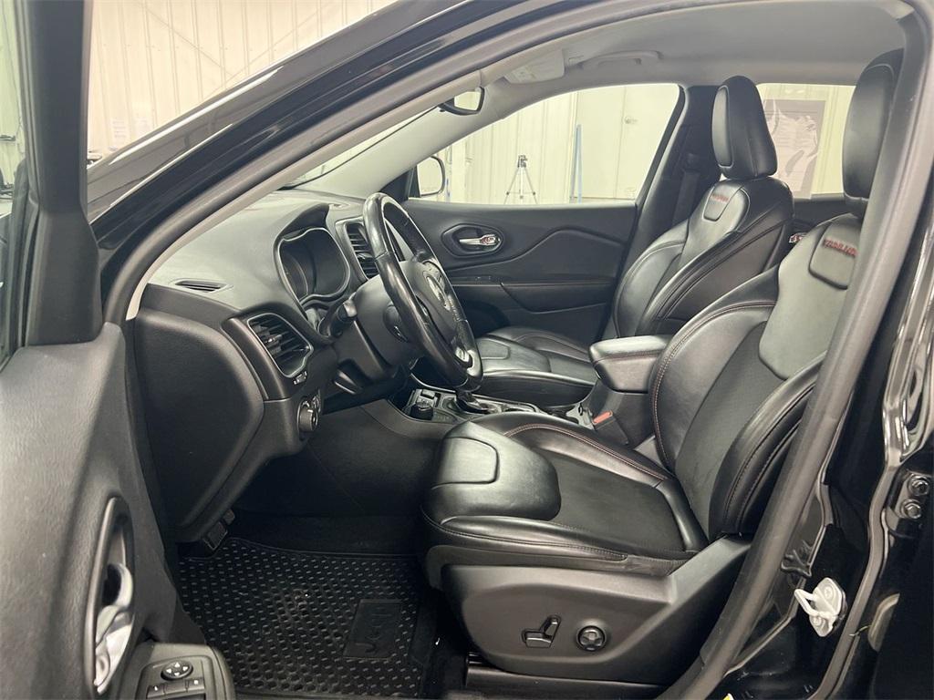 used 2019 Jeep Cherokee car