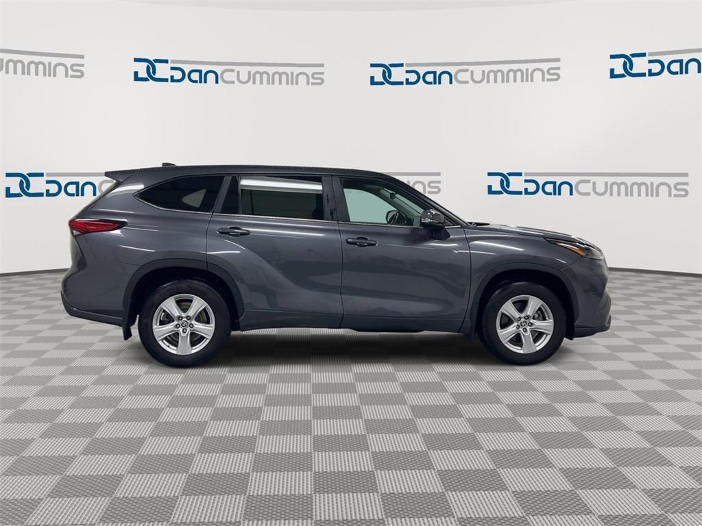 used 2023 Toyota Highlander car, priced at $28,787