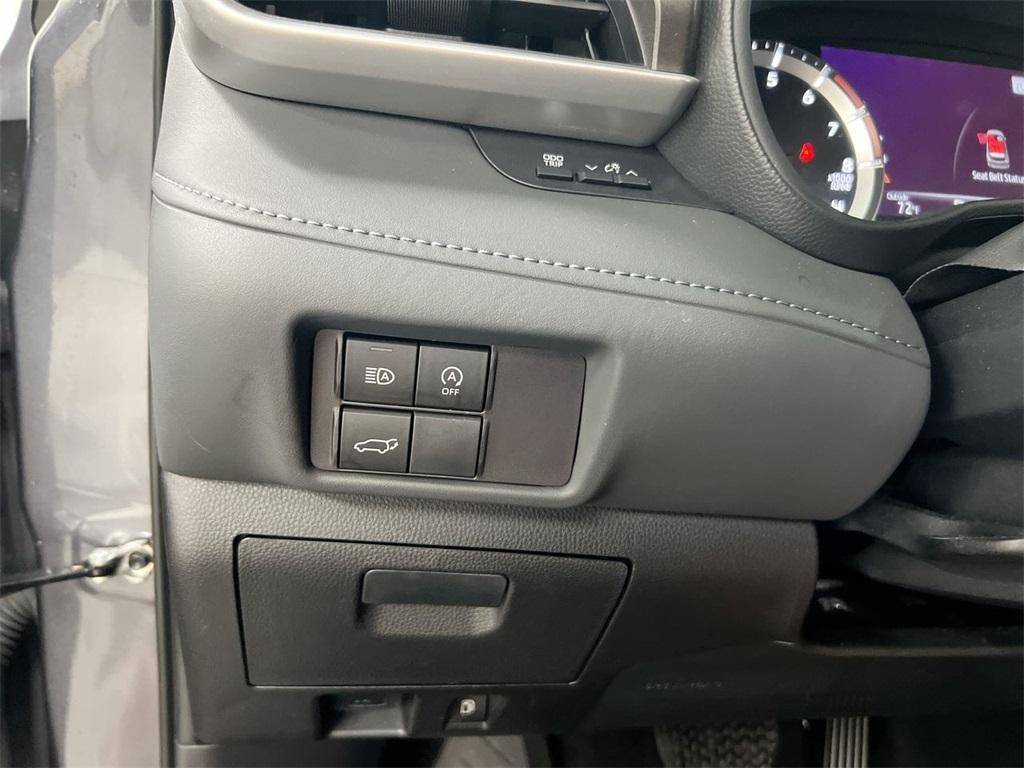 used 2023 Toyota Highlander car, priced at $28,787