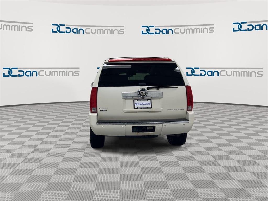 used 2009 Cadillac Escalade car, priced at $7,500