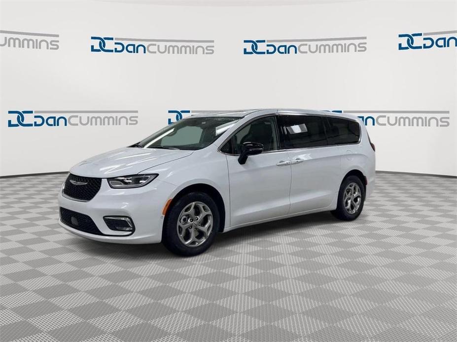 new 2024 Chrysler Pacifica car, priced at $52,037