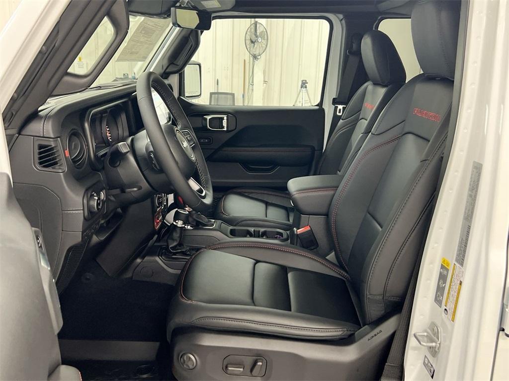 new 2025 Jeep Gladiator car, priced at $50,682