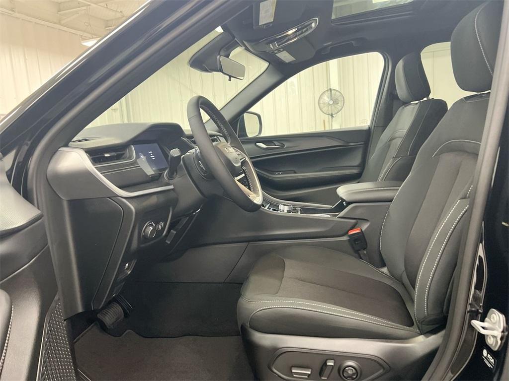 new 2025 Jeep Grand Cherokee L car, priced at $40,066