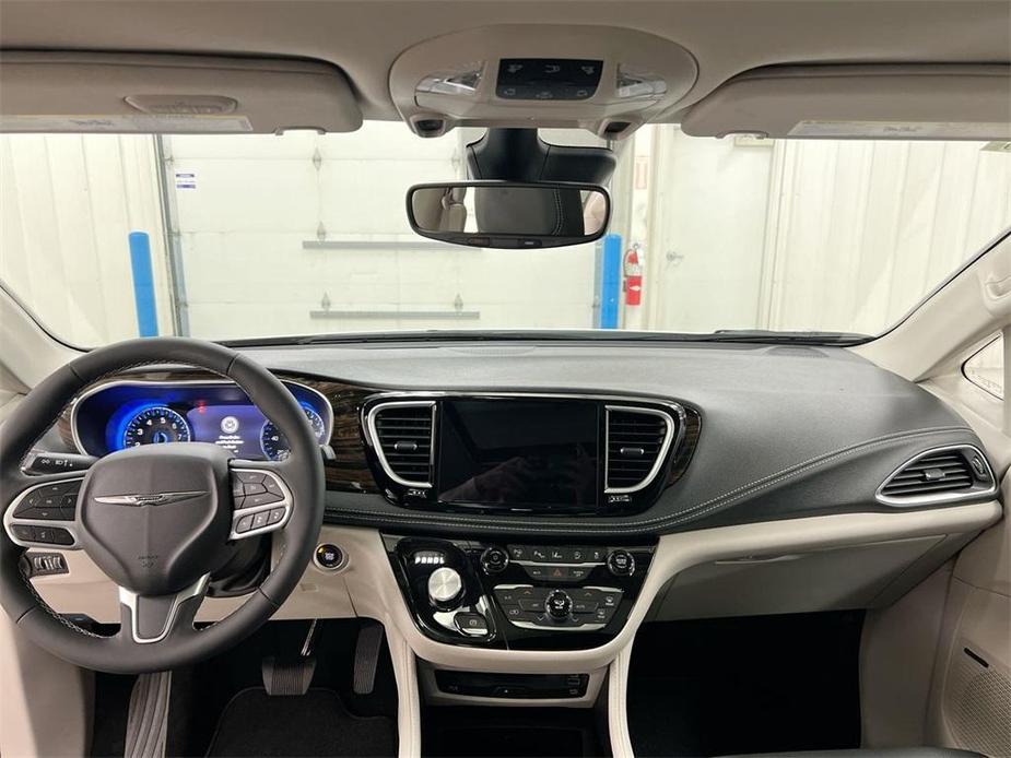 new 2024 Chrysler Pacifica car, priced at $46,952