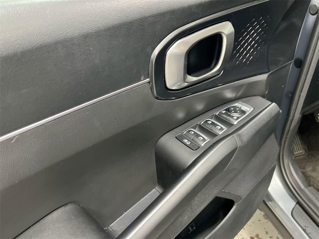 used 2023 Kia Sorento car, priced at $24,987