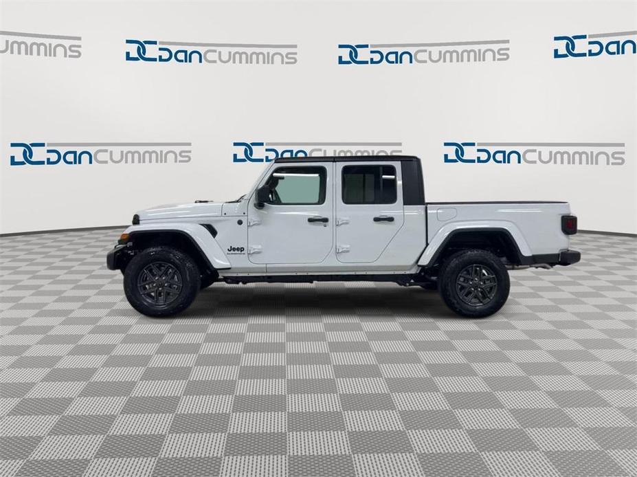 new 2024 Jeep Gladiator car, priced at $49,441