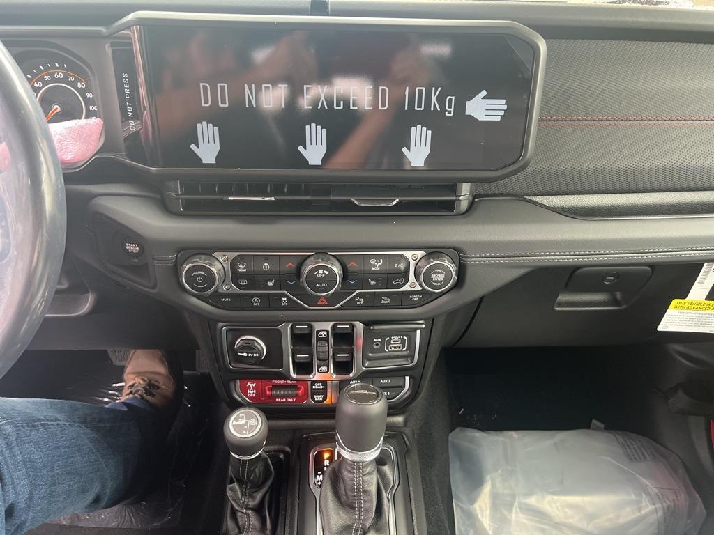new 2025 Jeep Gladiator car, priced at $53,162