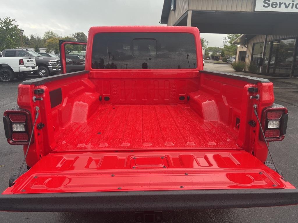 new 2025 Jeep Gladiator car, priced at $53,162
