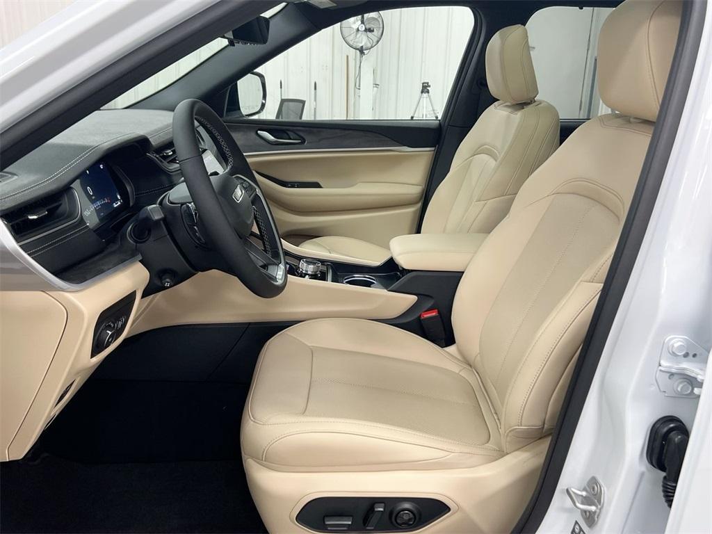 new 2025 Jeep Grand Cherokee L car, priced at $49,594