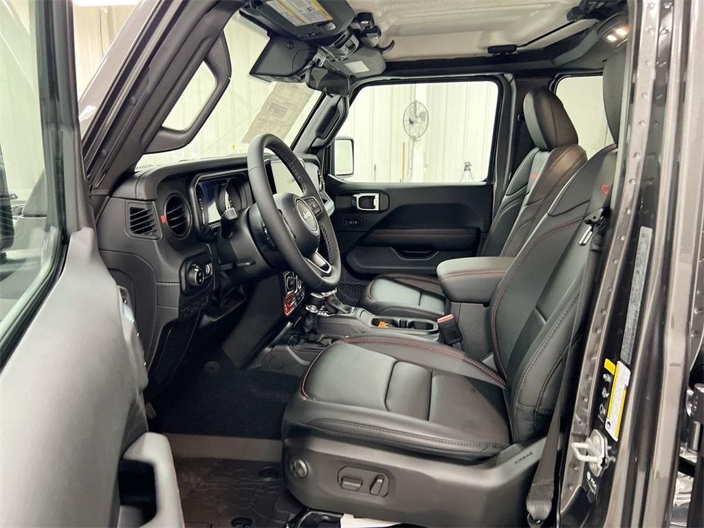 new 2025 Jeep Gladiator car, priced at $47,894