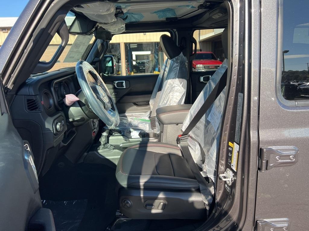 new 2025 Jeep Gladiator car, priced at $48,894