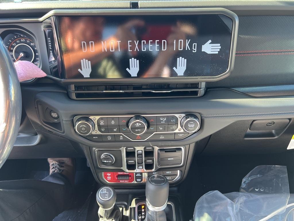 new 2025 Jeep Gladiator car, priced at $48,894