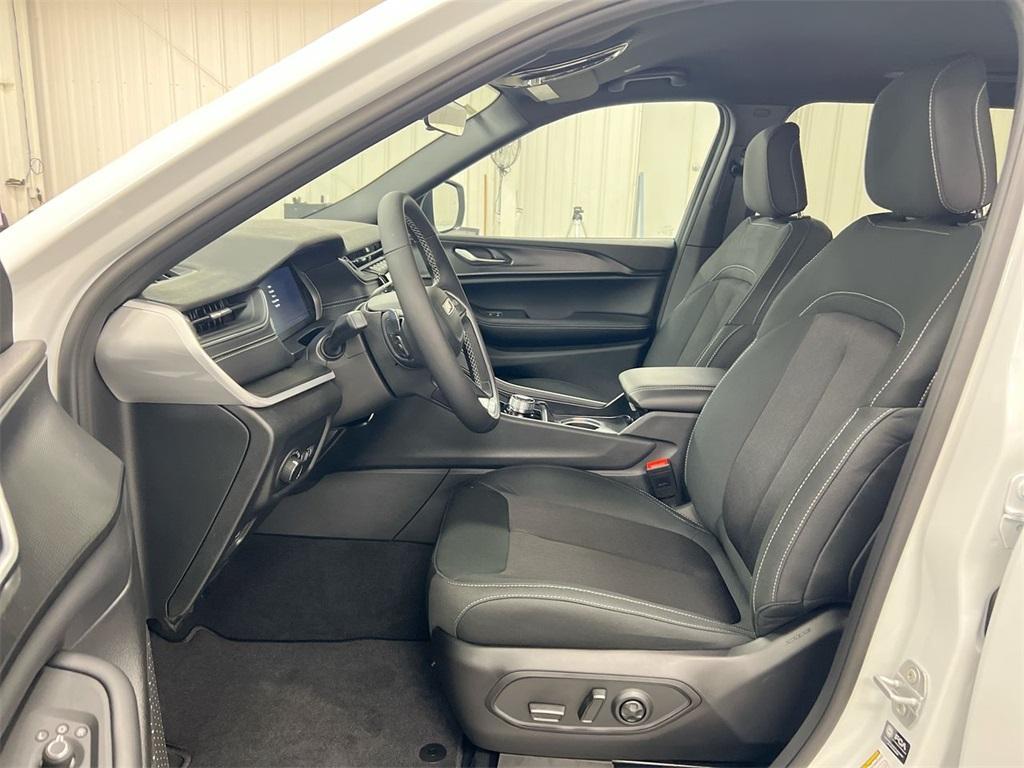 new 2025 Jeep Grand Cherokee L car, priced at $46,570