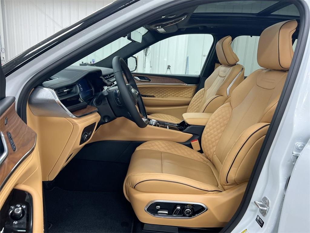 new 2025 Jeep Grand Cherokee car, priced at $63,790