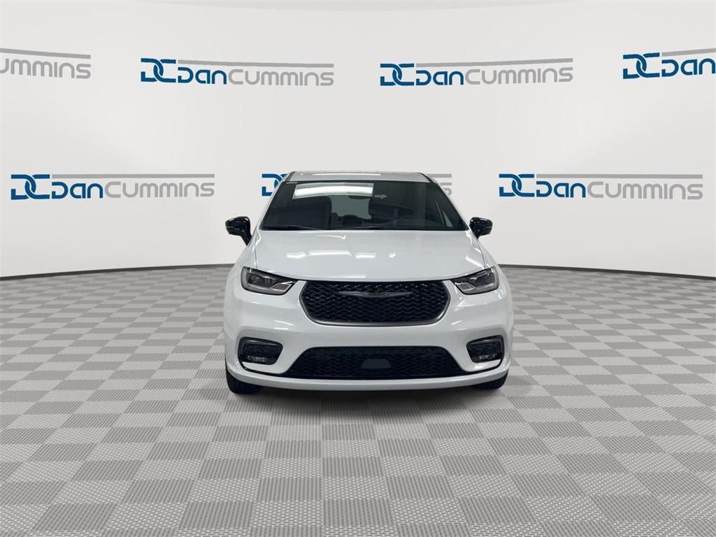 new 2026 Chrysler Pacifica car, priced at $39,298