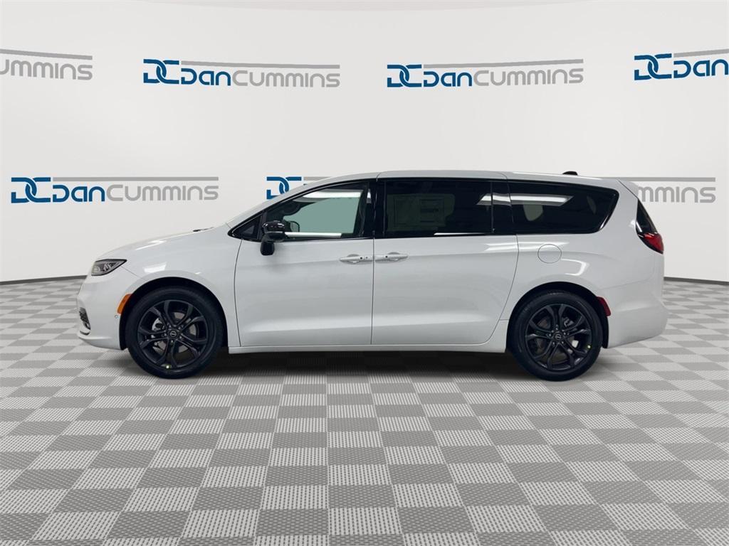 new 2026 Chrysler Pacifica car, priced at $39,298