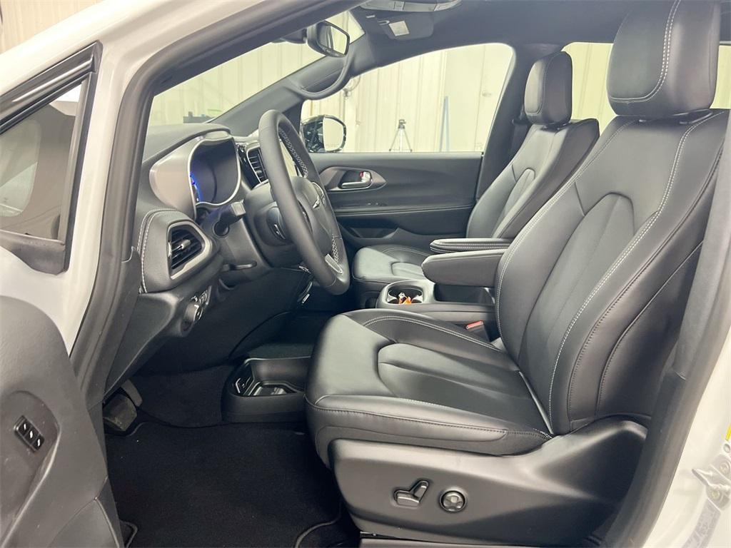 new 2026 Chrysler Pacifica car, priced at $39,298