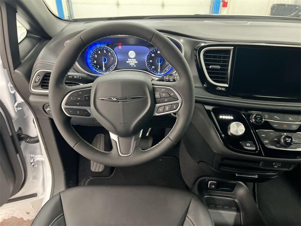 new 2026 Chrysler Pacifica car, priced at $39,298