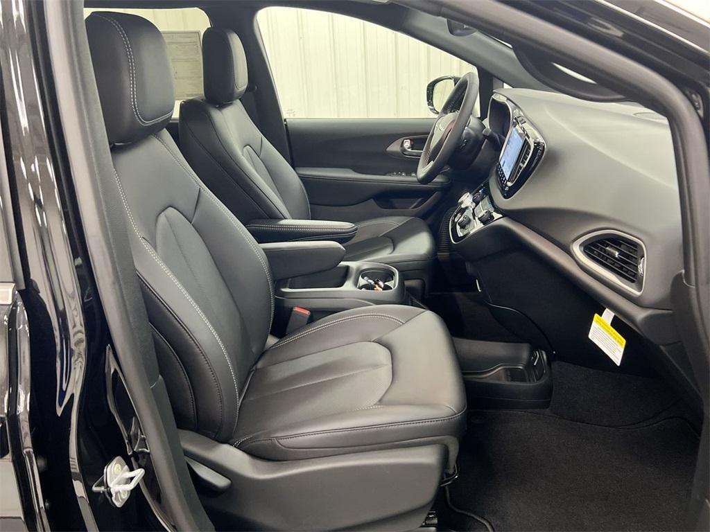 new 2025 Chrysler Voyager car, priced at $38,293