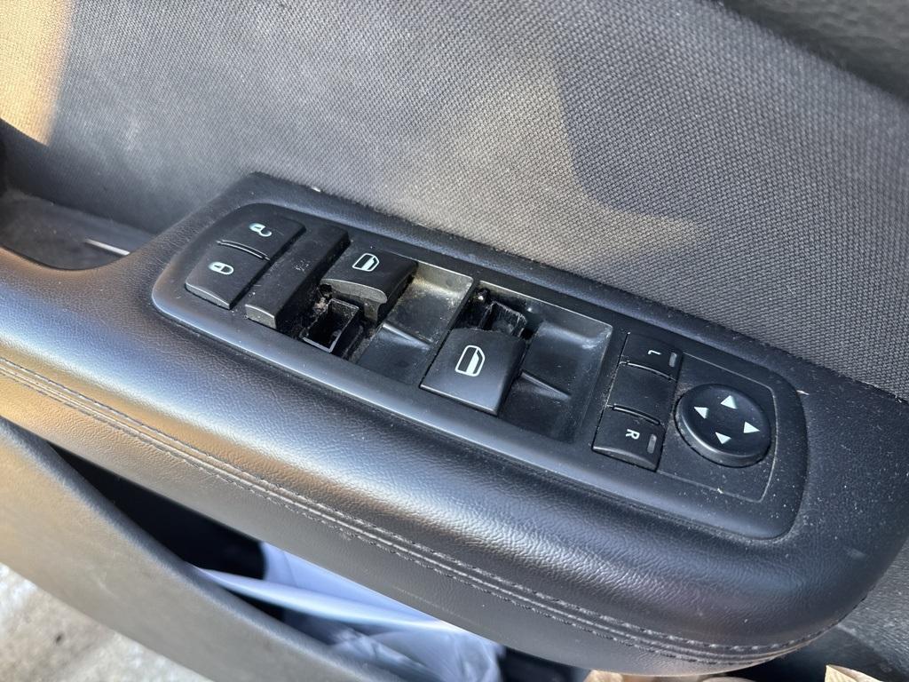 used 2015 Chrysler 200 car, priced at $3,900