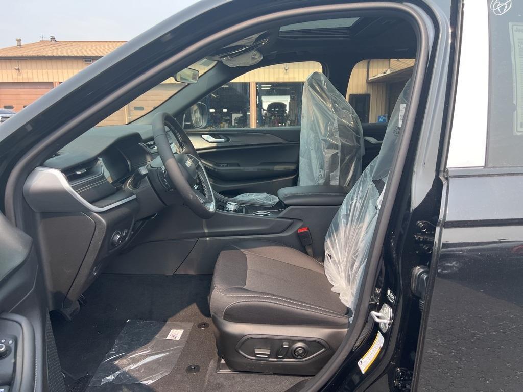 new 2025 Jeep Grand Cherokee car, priced at $39,029
