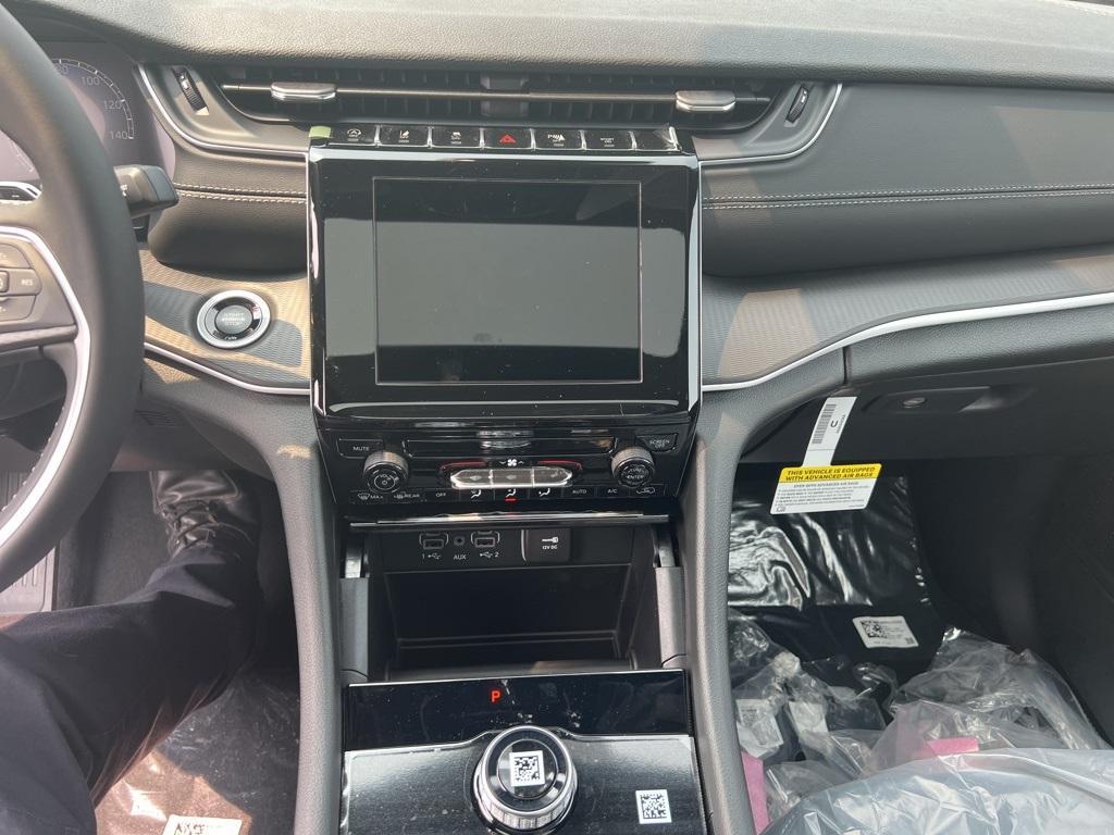 new 2025 Jeep Grand Cherokee car, priced at $39,029