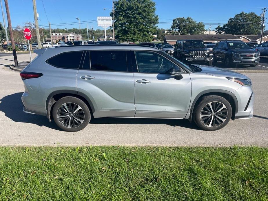 used 2022 Toyota Highlander car