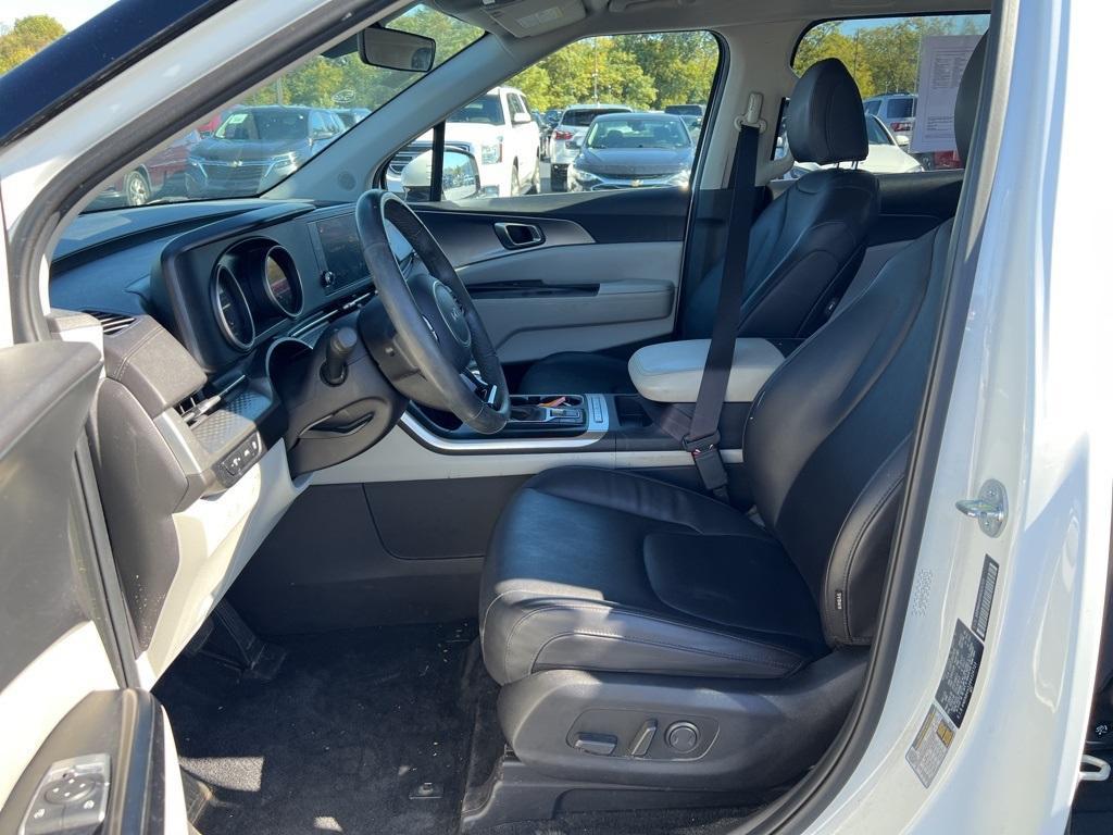 used 2024 Kia Carnival car, priced at $31,987