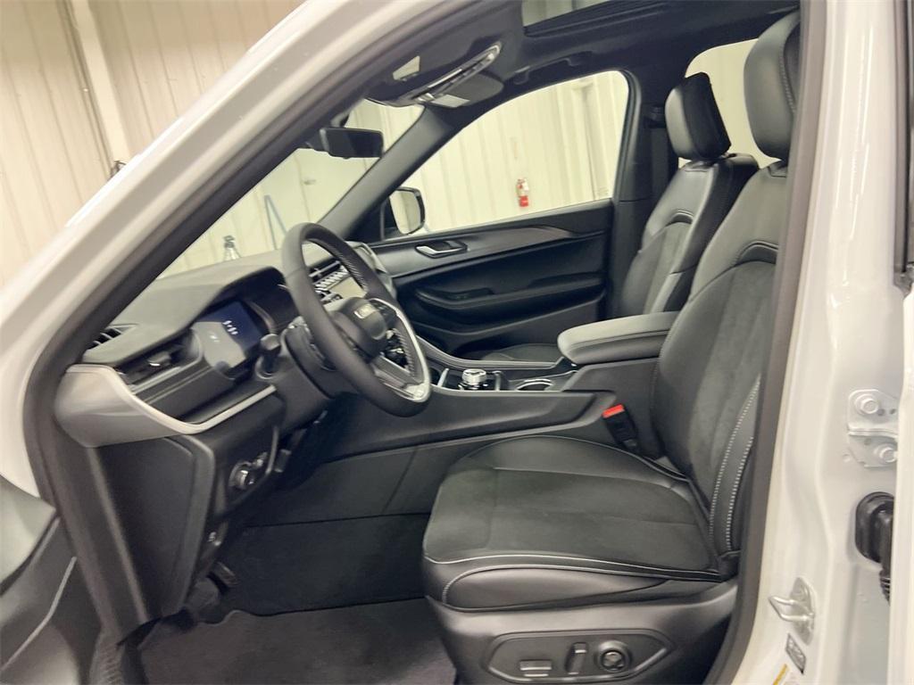 new 2025 Jeep Grand Cherokee L car, priced at $43,127